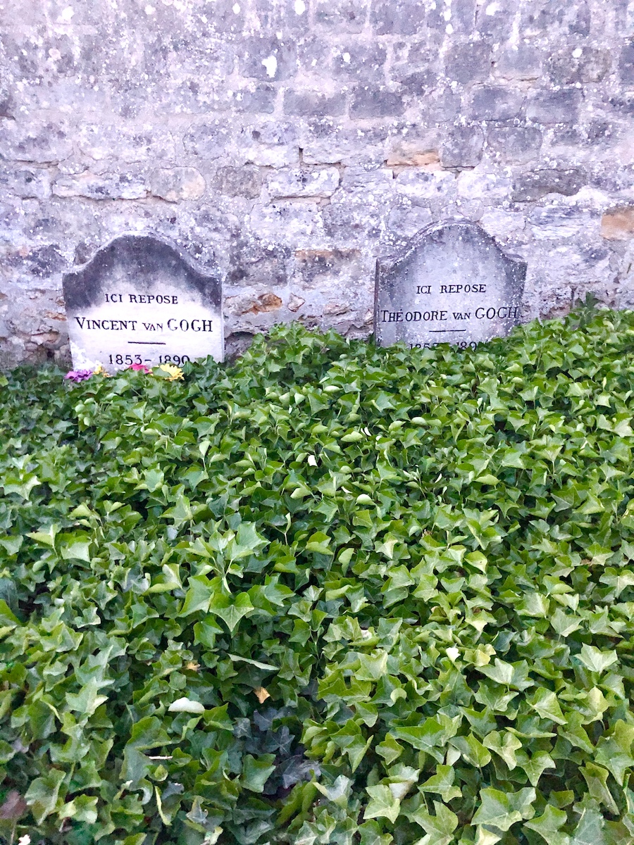 The graves of Vincent Van Gogh and his brother Théo Van Gogh